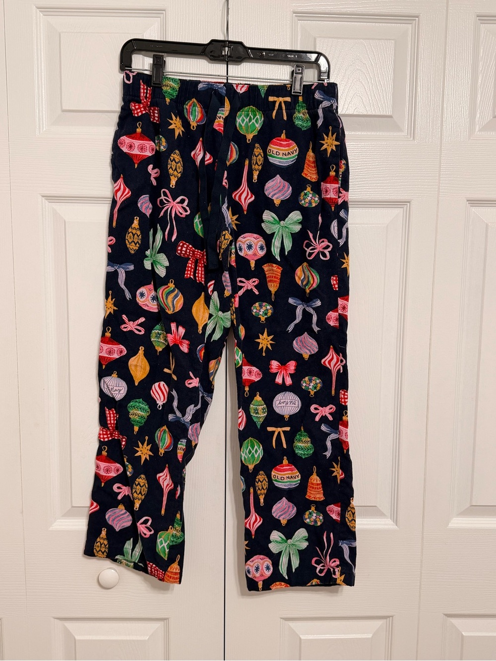 Woman’s Old Navy Navy Holiday Ornament Print Pajama Bottoms
